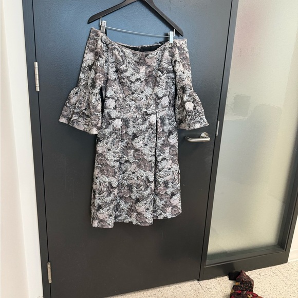 Theia size 8 metallic floral great condition puff sleeved dress - Picture 3 of 13